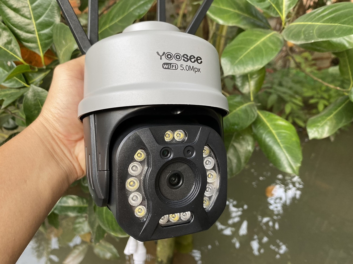 camera-yoosee-ngoai-troi-4-rau-6-0mp-15-led-1
